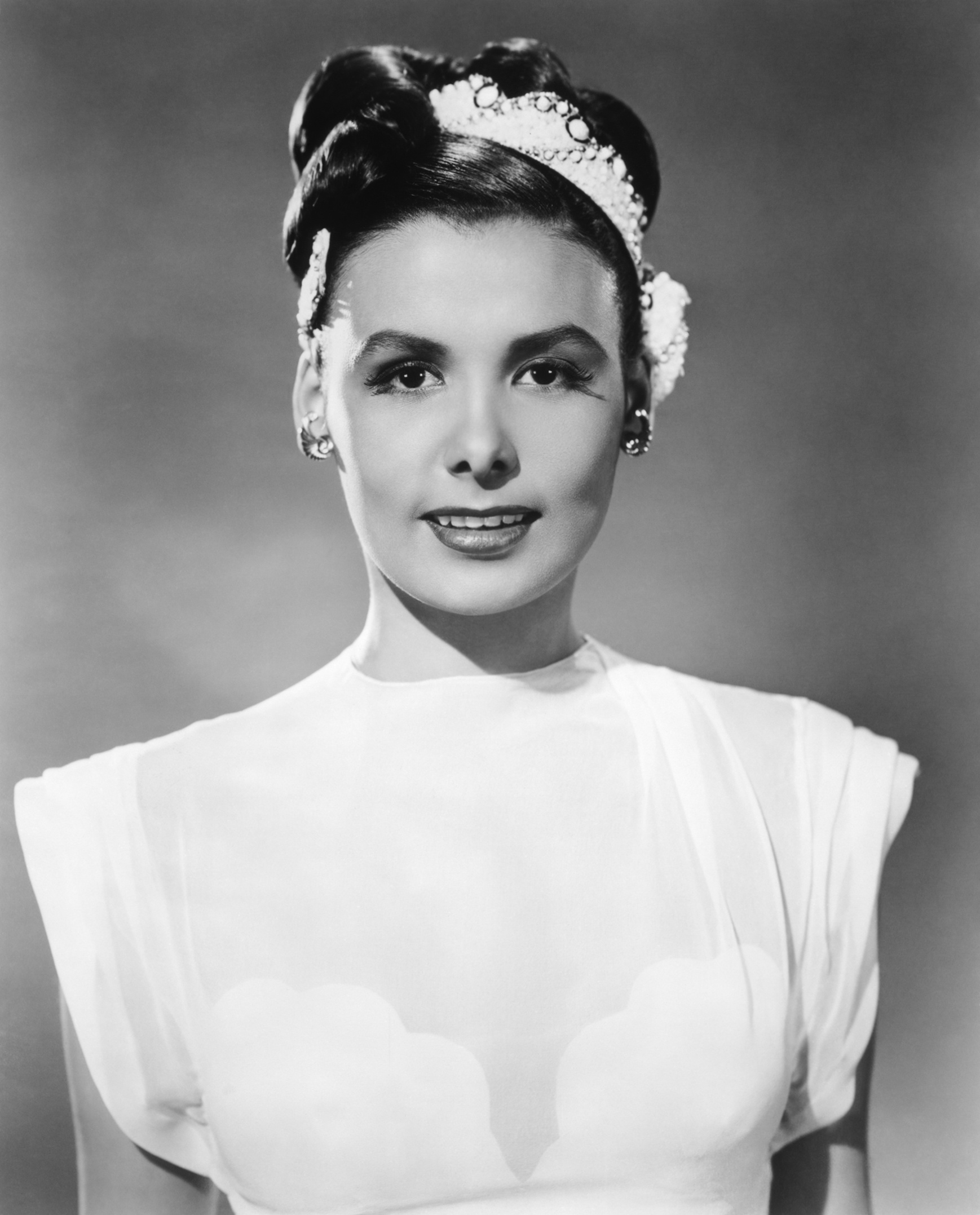 How tall is Lena Horne?